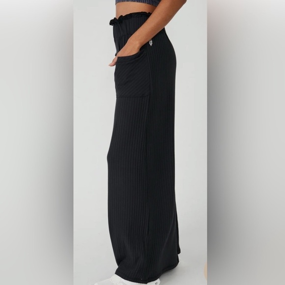FREE PEOPLE MOVEMENT BLISSED OUT WIDE LEG PANTS BLACK MEDIUM - Picture 2 of 16